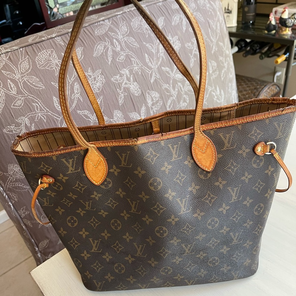 Louis Vuitton Neverfull MM tote. Authentic!